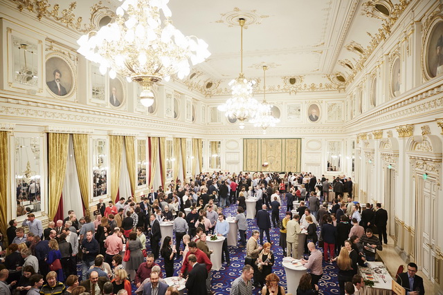 Bikavérpárbaj 2018. Eger-Szekszárd borviadal a Corinthia Hotel Budapest Báltermében. GasztroMagazin 2018.