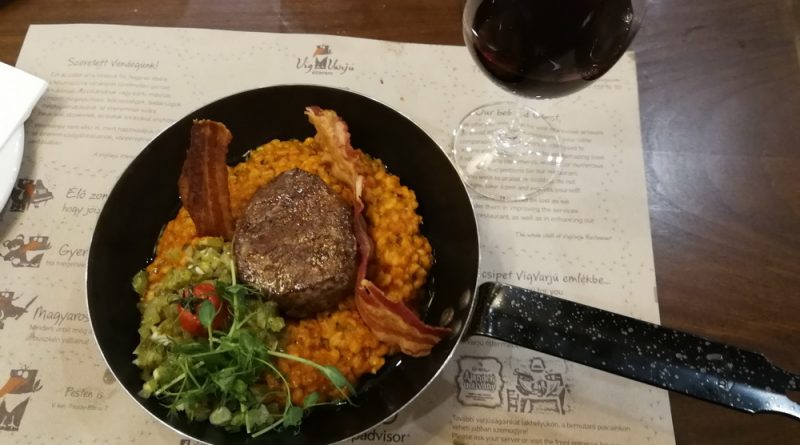 Bélszín steak a VígVarjú Étterem étlapján. GasztroMagazin 2018.