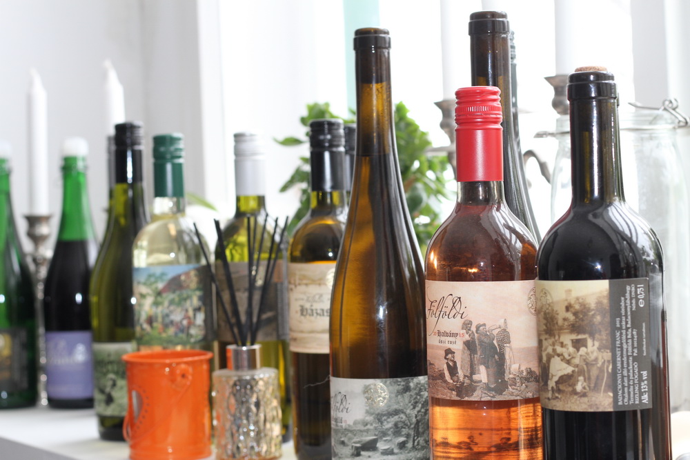 Fölföldi-borok széles választéka vár a Villa Kabalában.