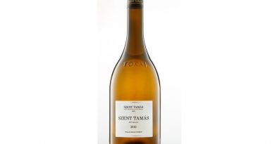 A tokaj-hegyaljai Szent Tamás Pincészet Mád Késői Szüret bora is platina díjas lett a Decanter Worls Wine Award versenyén. GasztroMagazin 2018.