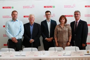 A fotón (balról jobbra): Dr. Guller Zoltán, a Magyar Turisztikai Ügynökség vezérigazgatója, Légli Ottó, a Hegyközségek Nemzeti Tanácsának elnöke, Gál Péter, az Agrárminisztérium, Agrárpiaci Főosztályának főosztályvezetője, Heiszler Gabriella, a SPAR Magyarország Kereskedelmi Kft. ügyvezető igazgatója és Zilai Zoltán, a Magyar Szőlő- és Borkultúra Nonprofit Kft. ügyvezető igazgatója 2018. augusztus 29-én, a Bárkert Bistroban, a 27. Budapest Borfesztivál sajtótájékoztatóján.