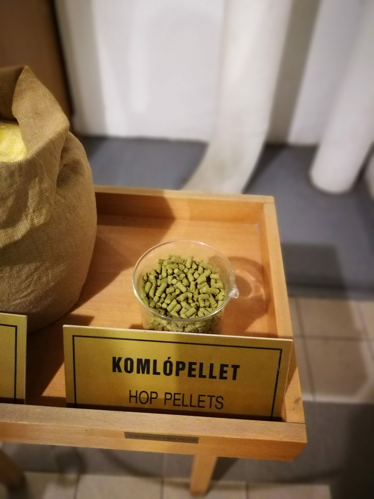 Komlópellet, a mai sörgyártás egyik alapanyaga.