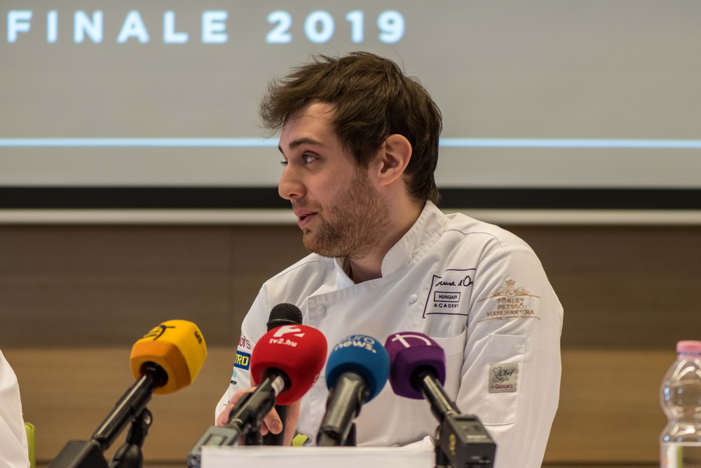 Pohner Ádám, a Bocuse d'Or magyar versenyzője a januári lyoni selejtezőn. 