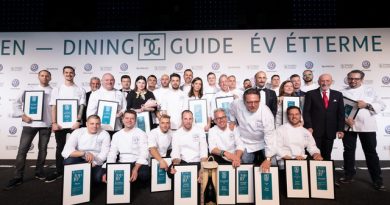 A Dining Guide 2019-es díjazottjai a Várkert Bazár rendezvénytermében. GasztroMagazin 2019.