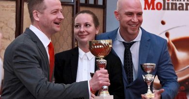 A Sommelier Bajnokság idei győztese Tüű Péter és a dobogósok Angermann László és Evans Viktória. GasztroMagazin 2019.