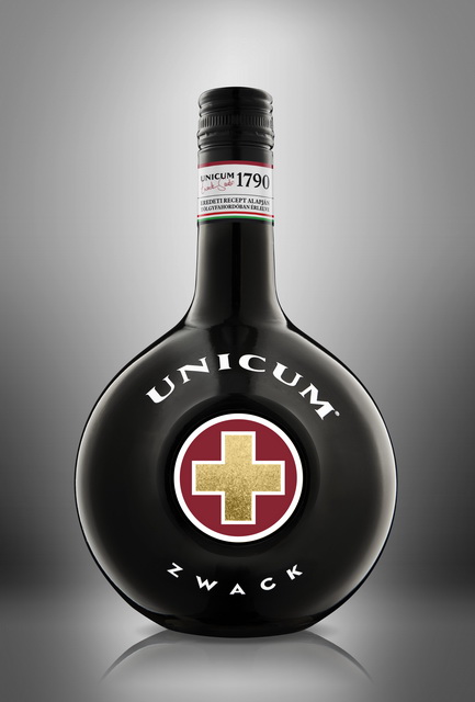 A megújult Zwack Unicum palack.