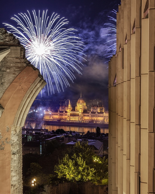 Augusztus 20-i ünnepi tűzijátéknézés a Hiltion Budapest szálloda szabadtéri rendezvényhelysznéről