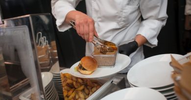 A tökéletes hamburger akár egy rendezvény sikeres gasztronómiai eleme is lehet. Volenter István Albatros Party Service. GasztroMagazin 2019.