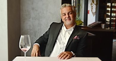 Lizsicsár Miklós, a St. Andrea Restaurant éttermi vezetője, a frissen alapított Az Év Szervizembere cím kitüntetettje. GasztroMagazin 2019.