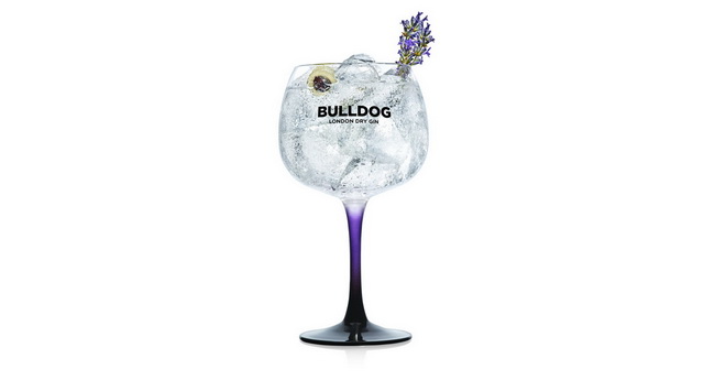 Bulldog Gin és a belőle készült cocktail a Coca Cola forgalmazásában. GasztroMagazin 2019.