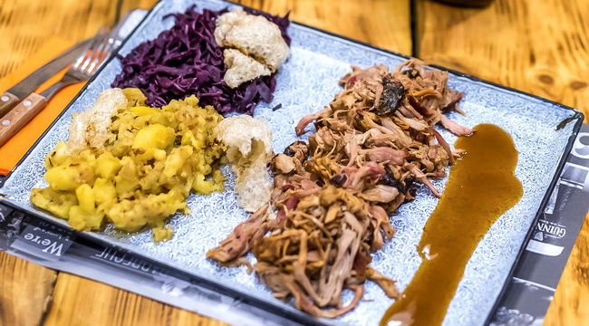 Whole Hog BBQ a Budapest Barbecue Company kínálatában. GasztroMagazin 2019.