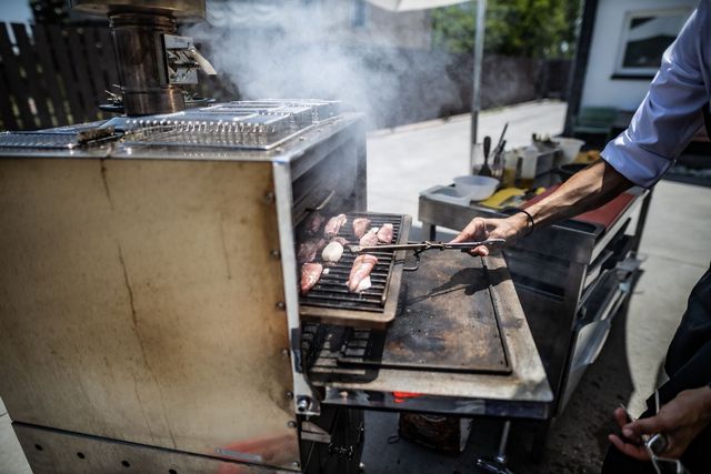 Magyarországon a Josper grillezés namzetközi nagymesterei. GasztroMagazin 2021.