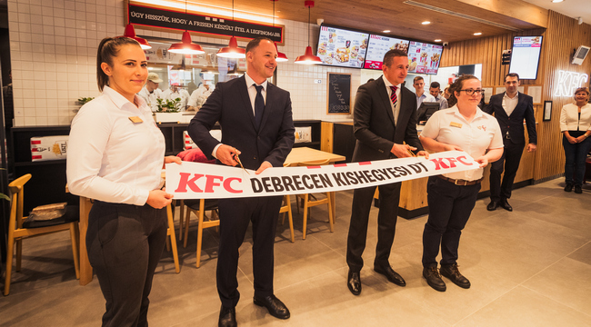 Zöld Kentucky Fried Chicken nyitott Debrecenben. GasztroMagazin 2021.