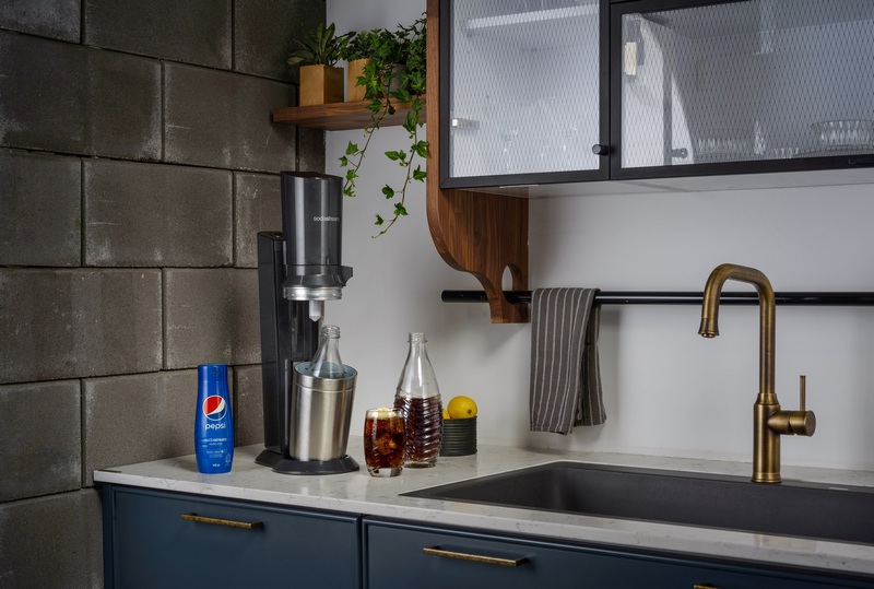 A klasszikus szódásüvegektől a modern Pepsi SodaStream üdítőitalokig. HOL Magazin 2022.