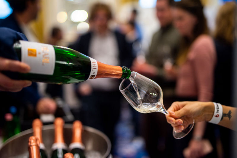 Pearl & Z. Magyar pezsgő sikere a lndoni Decanter Wine Awards borversenyen. GasztroMagazin 2022.
