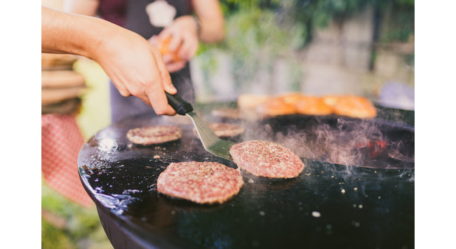 A szakember tanácsai grillezésről, BBQ-ról. Zákány Dániel Grillakadémia. GasztroMagazin 2023.