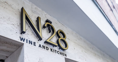 Bor- és sajtkóstoló az N28 Wine & Kitchen borétteremben. GasztroMagazin 2023.
