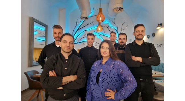 Varga Szidónia tulajdonos, Réti Sebestyén Chef és a stáb többi tagja az Andrássy úti SZÉK Restaurantban, a székely gourmet étteremben. GasztroMagazin 2023.