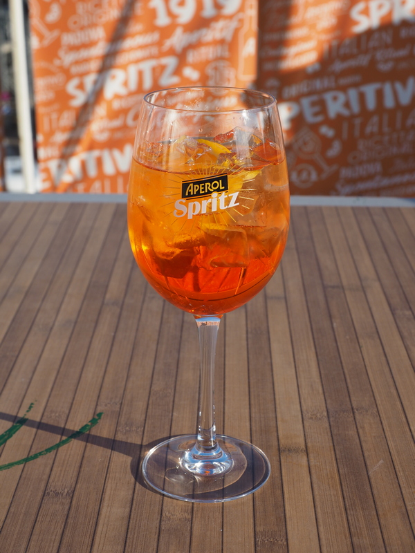 Aperol Spritz. SodaStream PepsiCo frissítő nyári koktélok. HOL Magazin 2023.