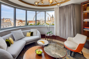 A Kempinski Hotel Corvinus Elnöki Lakosztály sikere a World Travel Awards szavazáson. GasztroMagazin 2023.