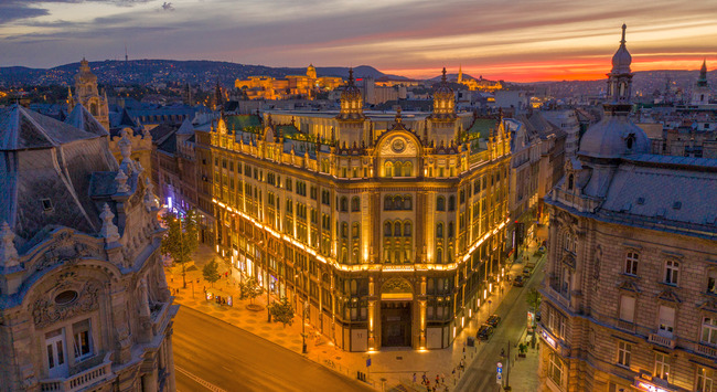 Párisi Udvar Hotel Budapest Hugary's Leading Luxury Hotel 2024. GasztroMagazin 2024.