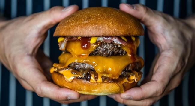 Angus marhahúsból készülnek a Zing Burger húspogácsái. GasztroMagazin 2025.