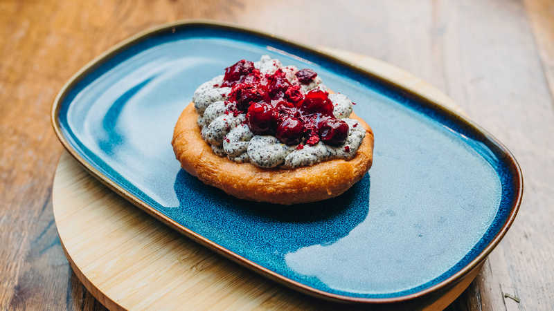 Budapest Bites We love lángos. HOL Magazin 2025.