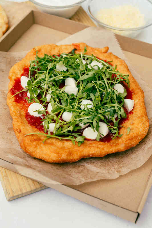 Budapest Bites We love lángos. HOL Magazin 2025.
