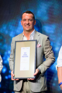 Dining Guide díjátadó gála 2025. Becker Gábor, az Év Szervízembere. GasztoMagazin 2025.