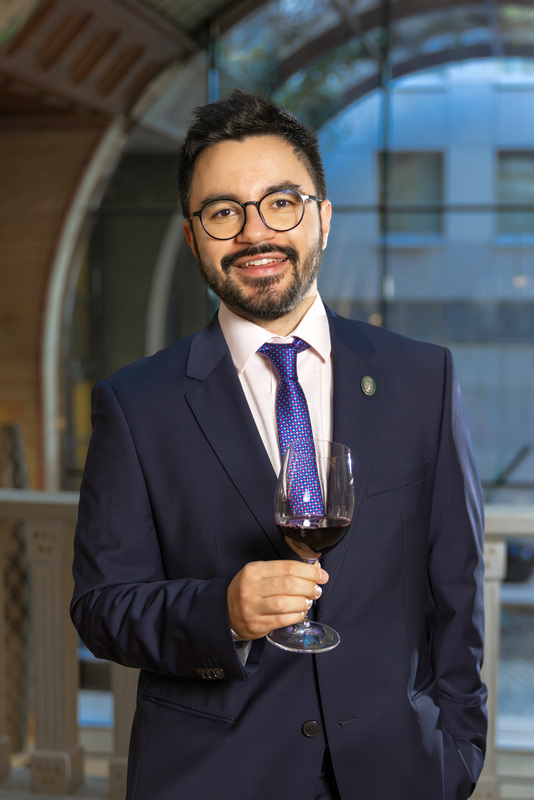 Budapest adott otthont a Nyílt Magyar Sommelier Bajnokságnak. Sebastian Giraldo Makovej Magyarország. GasztroMagazin 2025.