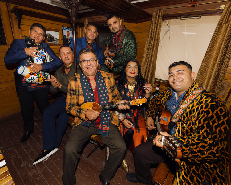 A Parno Graszt az Unicum Live Session programján. HOL Magazin 2025.