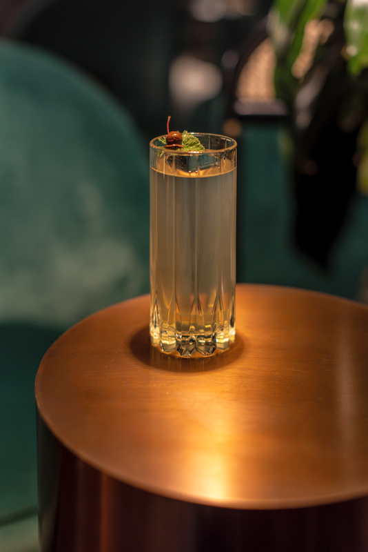 Golden Peacock cocktail a Matild Palota The Duchess Bárjában. GasztroMagazin 2025.