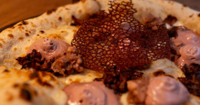 Pészahi hagyományból különleges pizza. GasztroMagazin 2026.