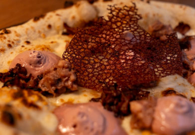 Pészahi hagyományból különleges pizza. GasztroMagazin 2026.