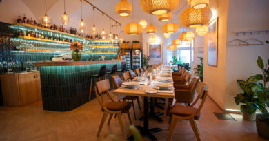 SIGNO Eger. Új éttermet nyitottak az Ostoros Pincészet tulajdonosai Eger belvárosában. GasztroMagazin 2026.