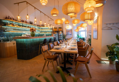 SIGNO Eger. Új éttermet nyitottak az Ostoros Pincészet tulajdonosai Eger belvárosában. GasztroMagazin 2026.