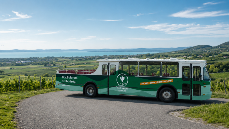 Magyarország első hop-on hop-off borbusza a Balaton mentén. GasztroMagazin 2026.